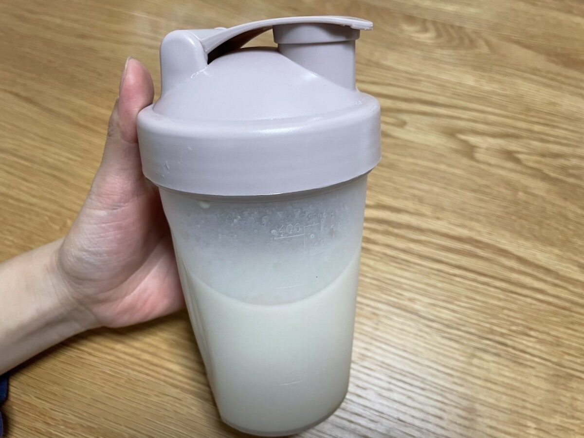 クリーミーなラズベリープロテインスムージーのレシピ